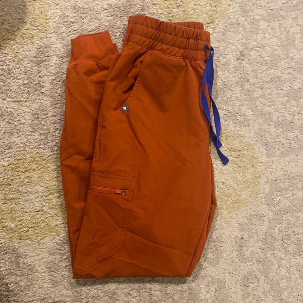 Gently used High waisted Zamora scrubs Figs in limited edition auburn color